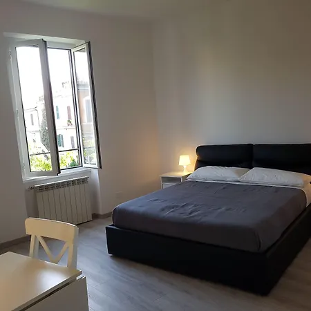 Hotel Pigneto 77 *